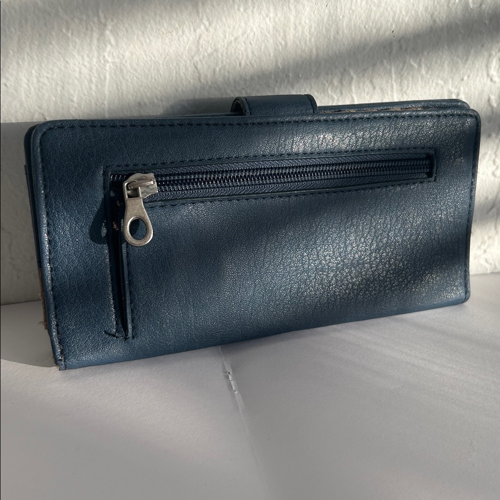 Relic Teal trifold Leather Clutch - Picture 4 of 4